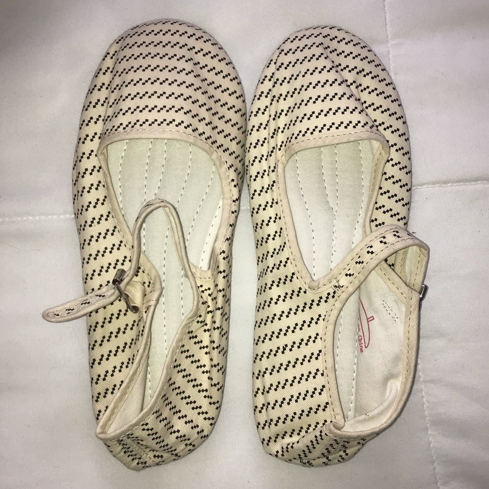Urban Outfitters Mary Jane cotton flats